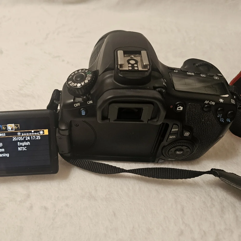 Canon EOS 60D Digital SLR Black (Kit w/ EF-S IS 18-55mm and EF-S IS 75-300mm